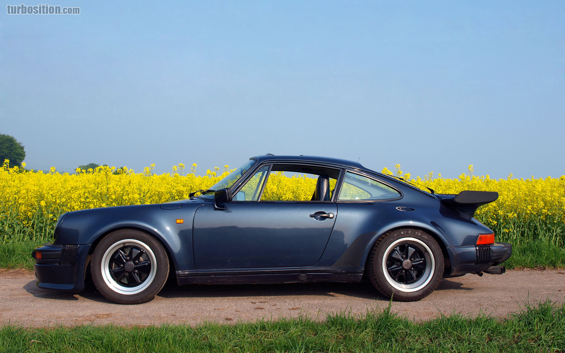 http://www.turbosition.com/_files/images/pom/2015/resize(590,0)/Porsche_930_prussian-blue-metallic.jpg