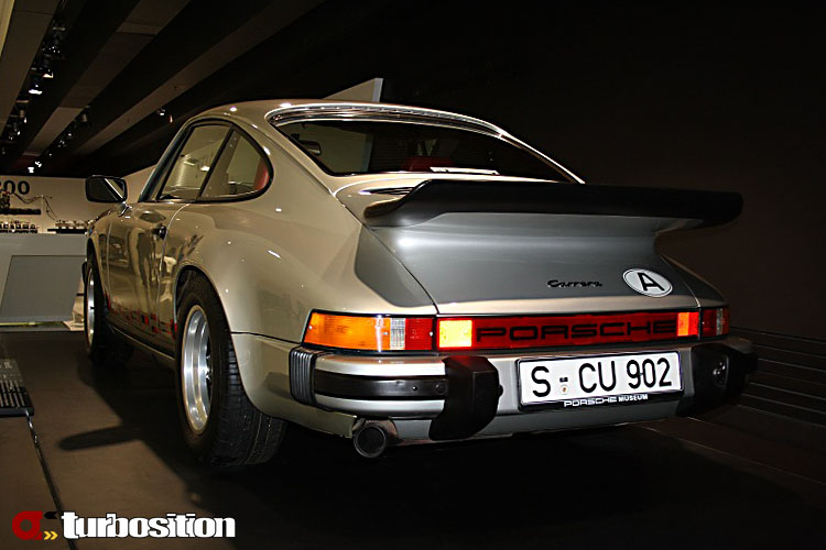 Porsche 911 turbo - Der Erste - Heckansicht