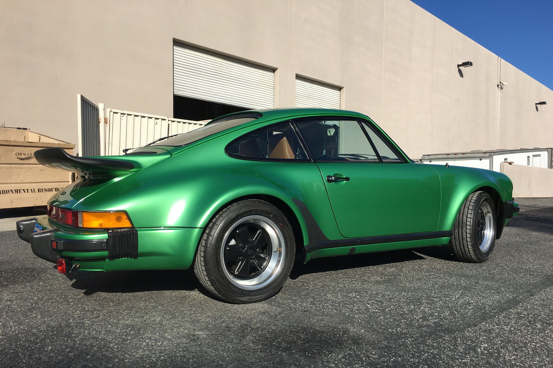 Porsche 930 sideview (VIN: 9306700593)