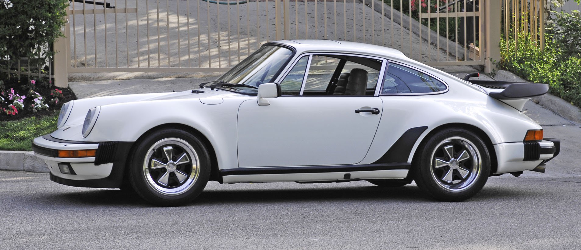 Porsche 930 Seitenansicht (FIN: 9307800352)