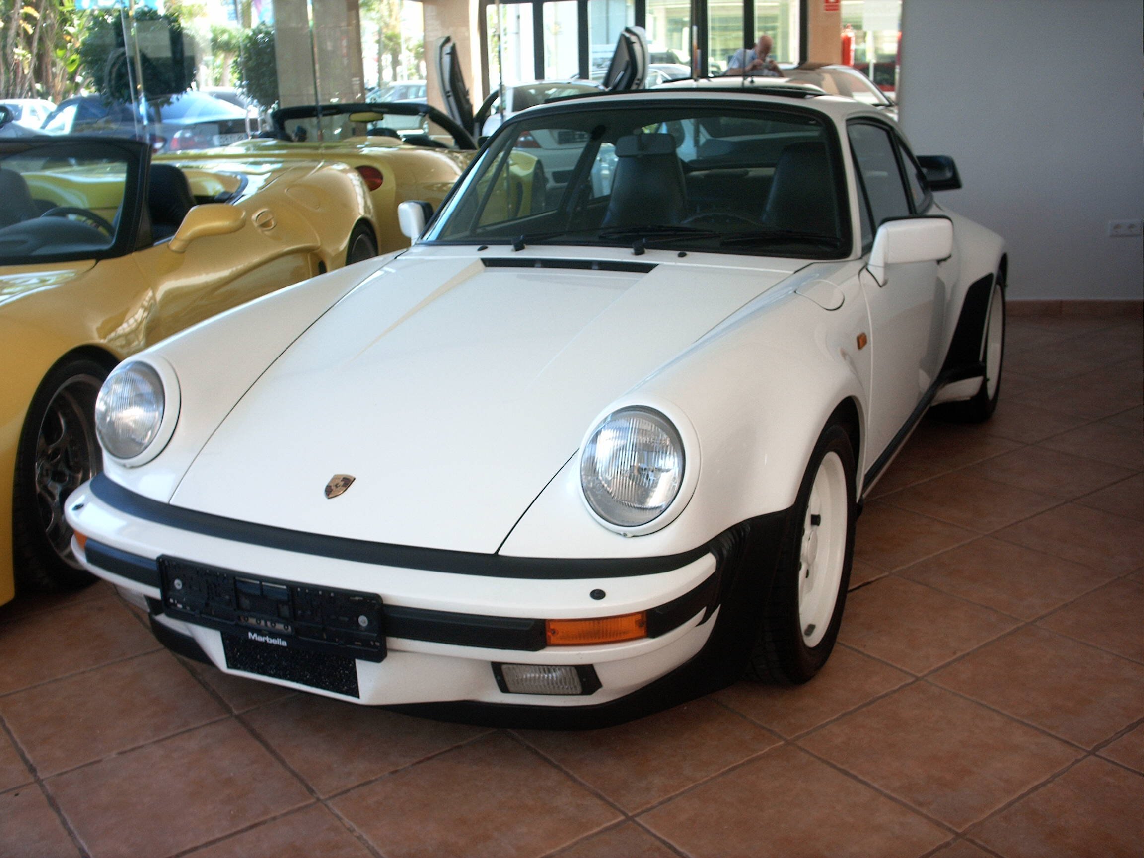 Porsche 930 front view (VIN: WP0ZZZ93ZJS000655)