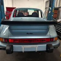 rebuild Porsche 930 - body shop